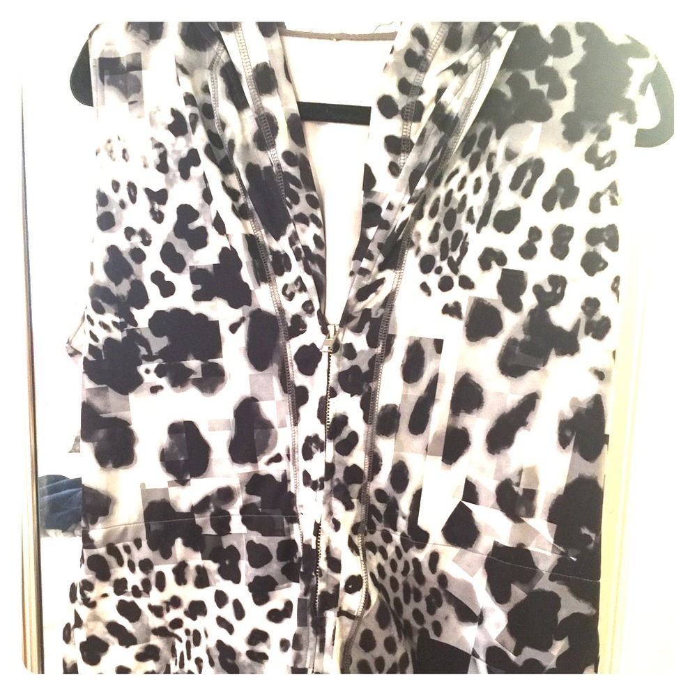 Black and white light vest NY&C size M